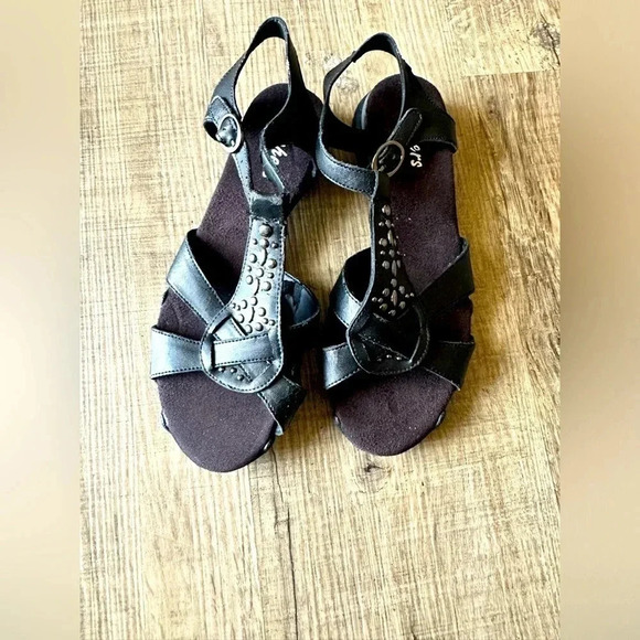 Skechers gladiator sandals NEW SIZE 6 color black new great sandals - Picture 1 of 3